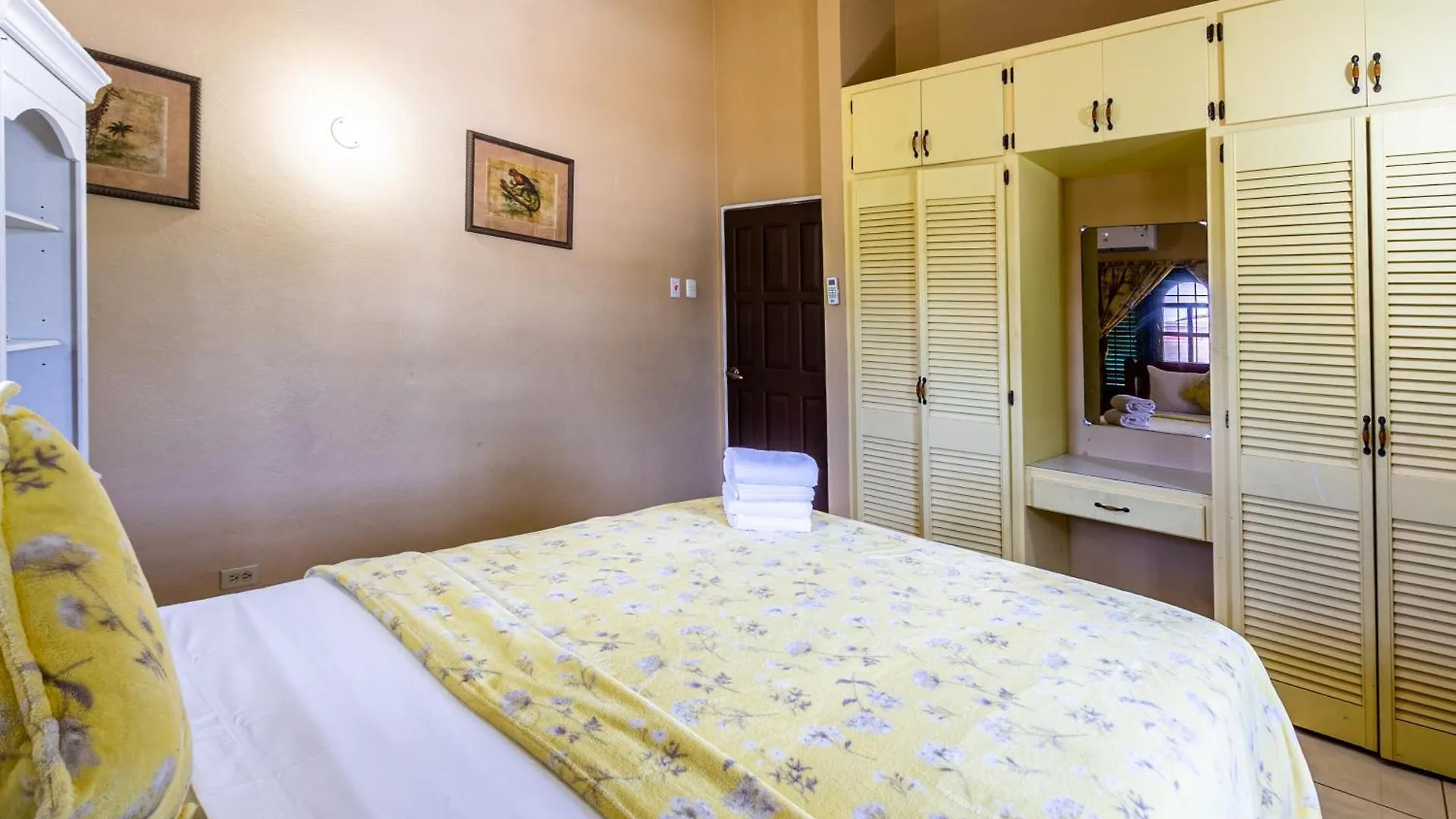 Beach House In Crown Point- Walk To The Beach Bon Accord Village 0*,