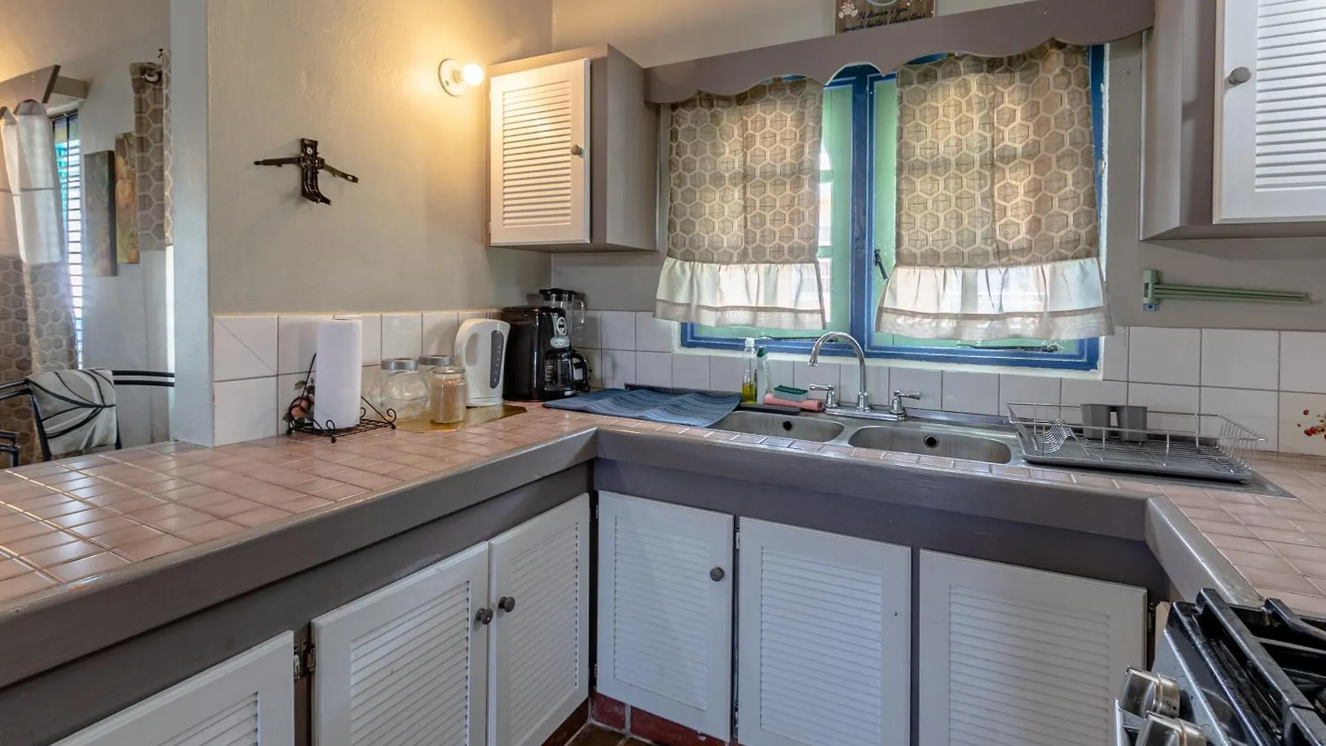 Beach House In Crown Point- Walk To The Beach Bon Accord Village