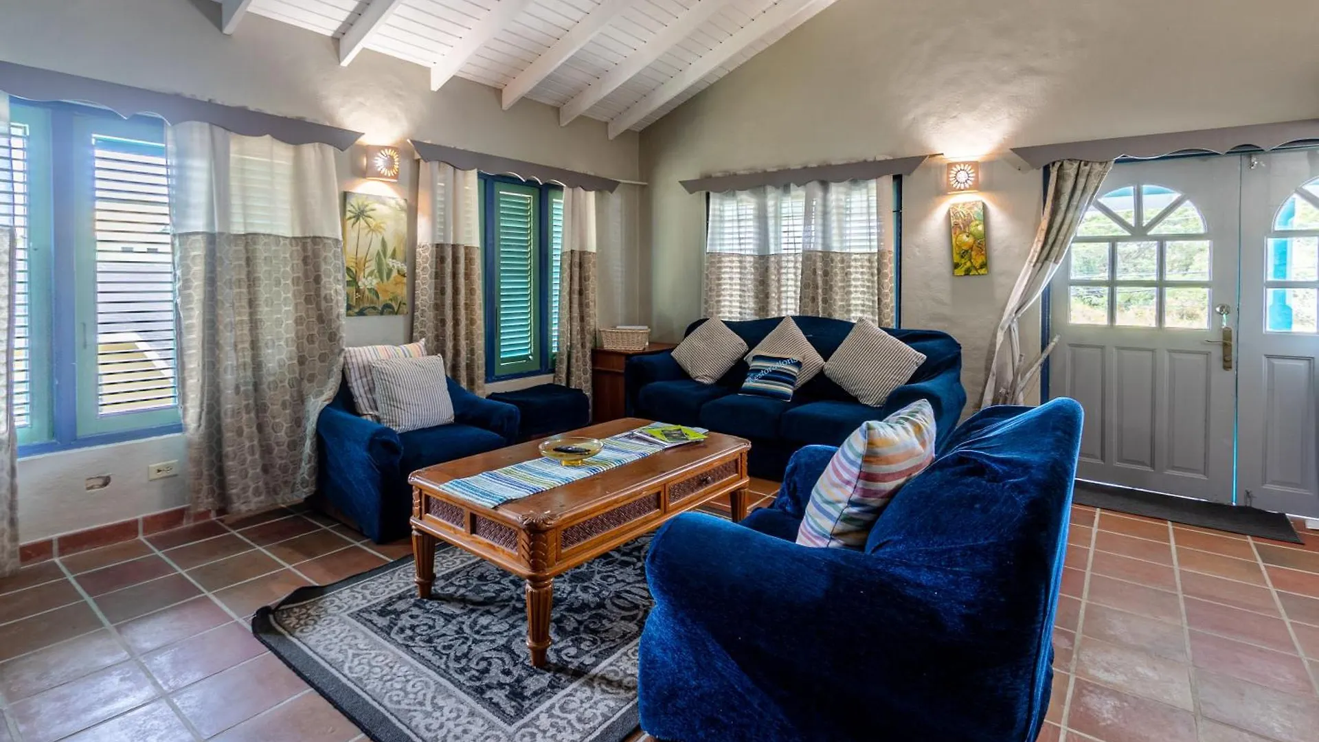 Beach House In Crown Point- Walk To The Beach Bon Accord Village Trinidad & Tobago