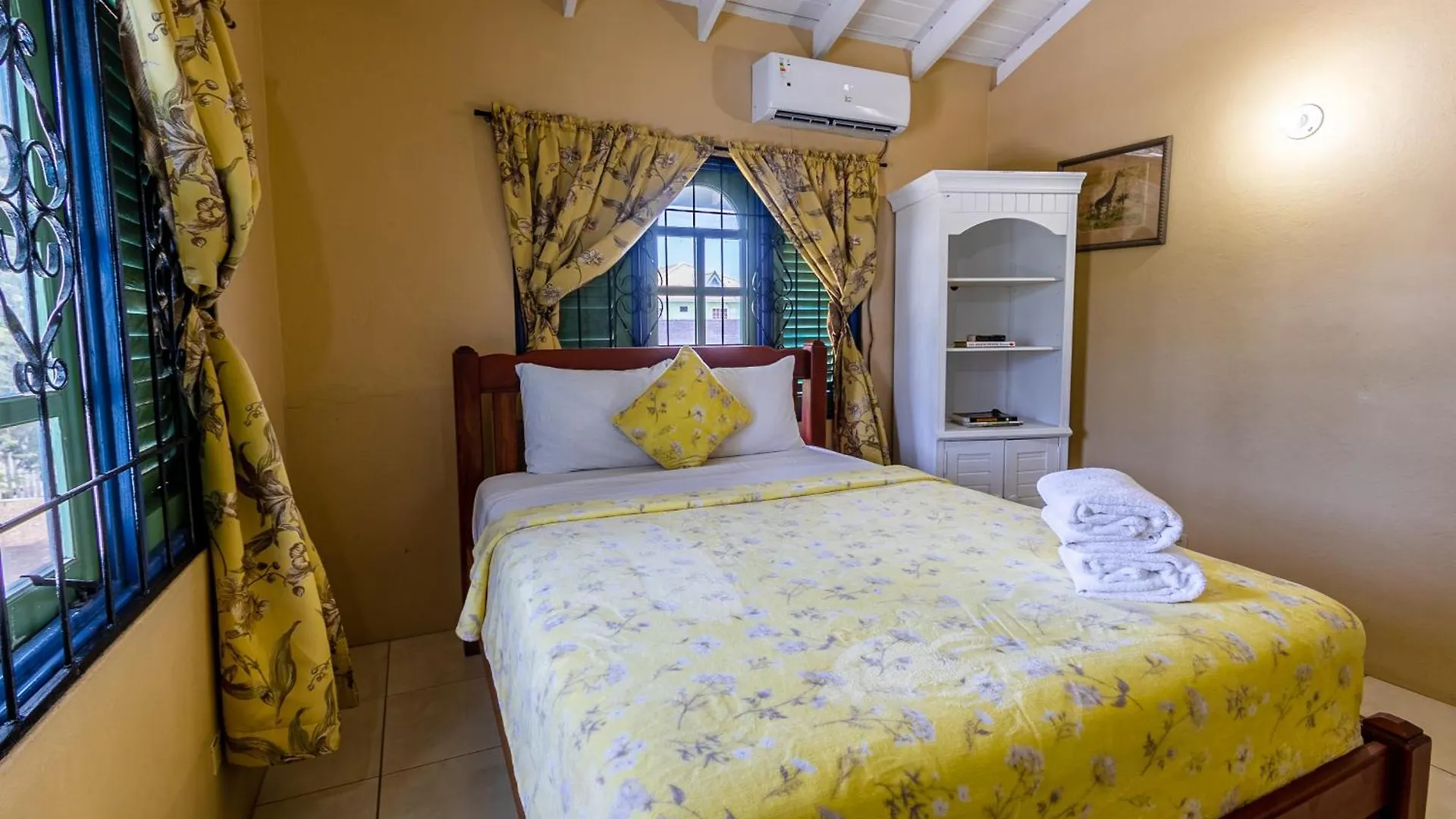 Beach House In Crown Point- Walk To The Beach Bon Accord Village 아파트